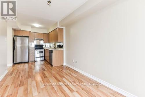 61 - 2275 Bur Oak Avenue, Markham, ON - Indoor Photo Showing Kitchen