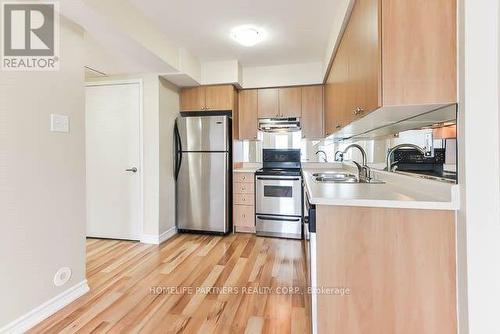 61 - 2275 Bur Oak Avenue, Markham, ON - Indoor Photo Showing Kitchen With Double Sink