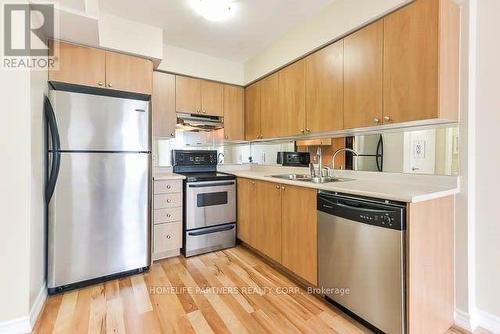 61 - 2275 Bur Oak Avenue, Markham, ON - Indoor Photo Showing Kitchen With Double Sink