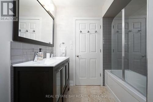 220 Overton Place, Oakville, ON - Indoor Photo Showing Bathroom