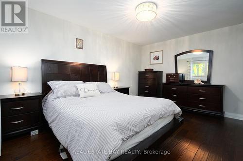 220 Overton Place, Oakville, ON - Indoor Photo Showing Bedroom