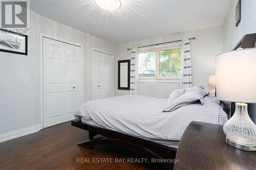 220 Overton Place, Oakville, ON - Indoor Photo Showing Bedroom