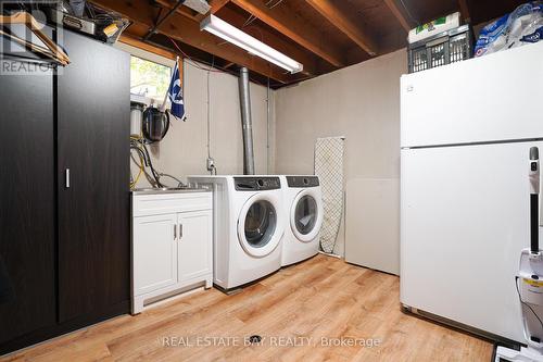 220 Overton Place, Oakville, ON - Indoor Photo Showing Laundry Room