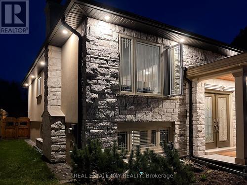 220 Overton Place, Oakville, ON - Outdoor