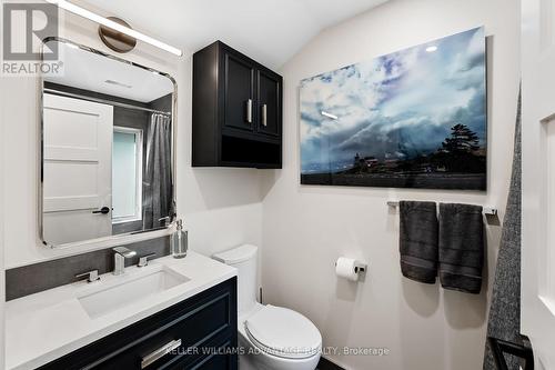 Rear - 386 Concord Avenue, Toronto, ON - Indoor Photo Showing Bathroom