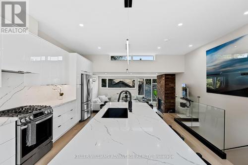 Rear - 386 Concord Avenue, Toronto, ON - Indoor Photo Showing Kitchen With Upgraded Kitchen