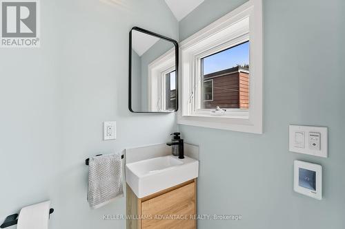 Rear - 386 Concord Avenue, Toronto, ON - Indoor Photo Showing Bathroom