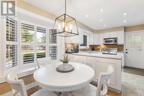 6 High Point Drive, Whitchurch-Stouffville, ON - Indoor Photo Showing Dining Room