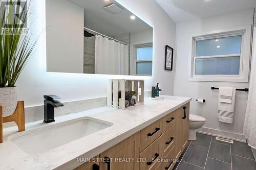 6 High Point Drive, Whitchurch-Stouffville, ON - Indoor Photo Showing Bathroom