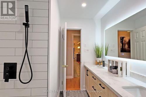 6 High Point Drive, Whitchurch-Stouffville, ON - Indoor Photo Showing Bathroom