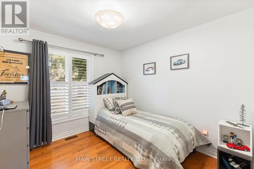 6 High Point Drive, Whitchurch-Stouffville, ON - Indoor Photo Showing Bedroom