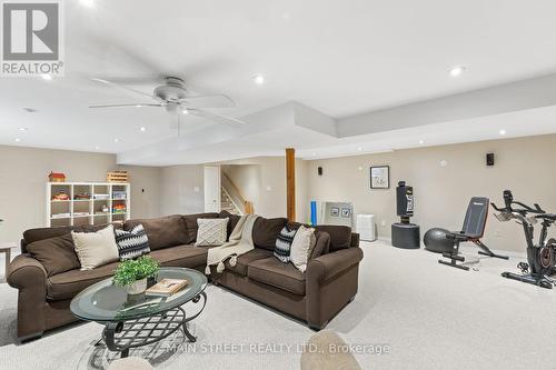 6 High Point Drive, Whitchurch-Stouffville, ON - Indoor Photo Showing Living Room