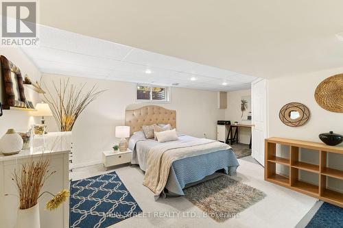 6 High Point Drive, Whitchurch-Stouffville, ON - Indoor Photo Showing Bedroom