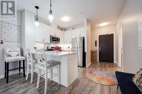 139 - 102 Grovewood Common Circle, Oakville, ON - Indoor Photo Showing Kitchen With Upgraded Kitchen