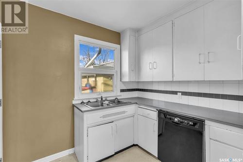 1514 Ewart Avenue S, Saskatoon, SK - Indoor Photo Showing Kitchen With Double Sink