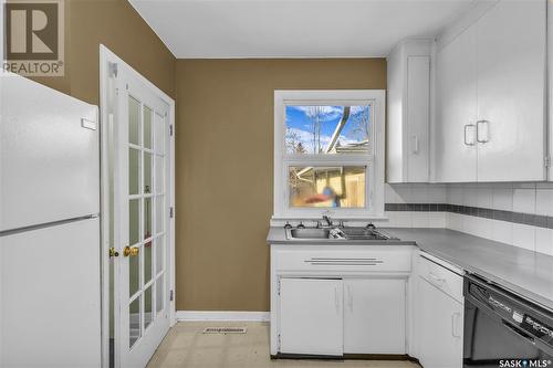 1514 Ewart Avenue S, Saskatoon, SK - Indoor Photo Showing Kitchen With Double Sink