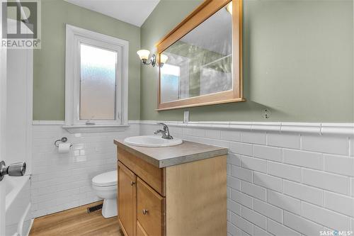 1514 Ewart Avenue S, Saskatoon, SK - Indoor Photo Showing Bathroom