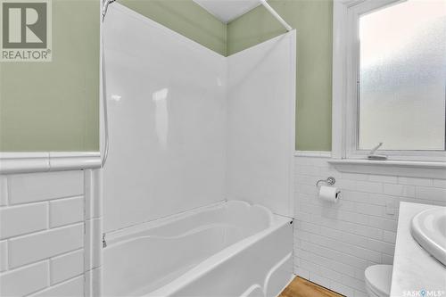 1514 Ewart Avenue S, Saskatoon, SK - Indoor Photo Showing Bathroom