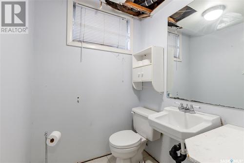 1514 Ewart Avenue S, Saskatoon, SK - Indoor Photo Showing Bathroom