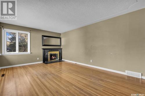 1514 Ewart Avenue S, Saskatoon, SK - Indoor Photo Showing Living Room With Fireplace