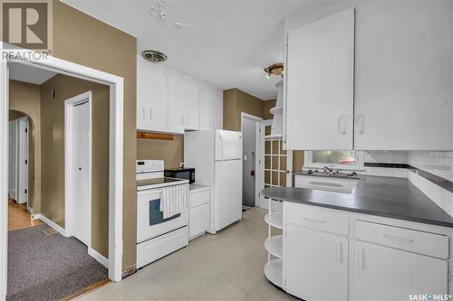 1514 Ewart Avenue S, Saskatoon, SK - Indoor Photo Showing Kitchen