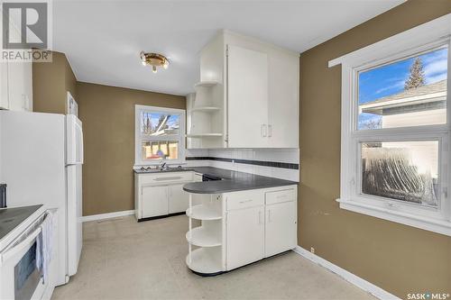 1514 Ewart Avenue S, Saskatoon, SK - Indoor Photo Showing Kitchen