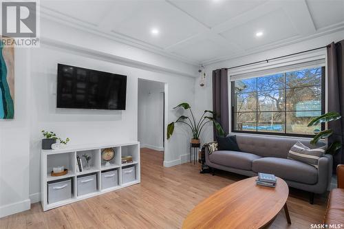 719 H Avenue S, Saskatoon, SK - Indoor Photo Showing Living Room