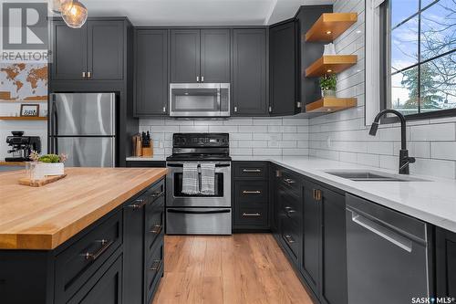 719 H Avenue S, Saskatoon, SK - Indoor Photo Showing Kitchen With Double Sink