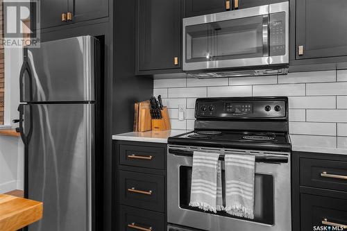 719 H Avenue S, Saskatoon, SK - Indoor Photo Showing Kitchen