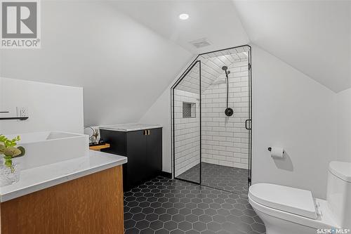 719 H Avenue S, Saskatoon, SK - Indoor Photo Showing Bathroom