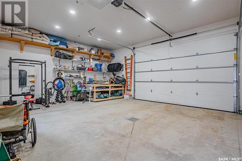 719 H Avenue S, Saskatoon, SK - Indoor Photo Showing Garage