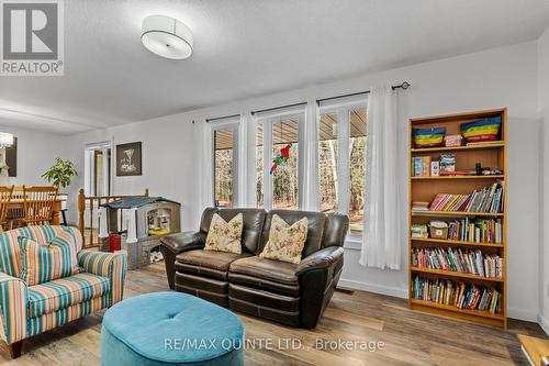 1140 Somerville 3Rd Conc., Kawartha Lakes (Fenelon Falls), ON - Indoor Photo Showing Living Room