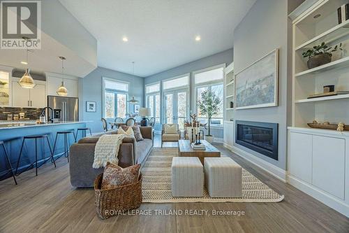 31 - 1710 Ironwood Drive, London, ON - Indoor Photo Showing Living Room With Fireplace