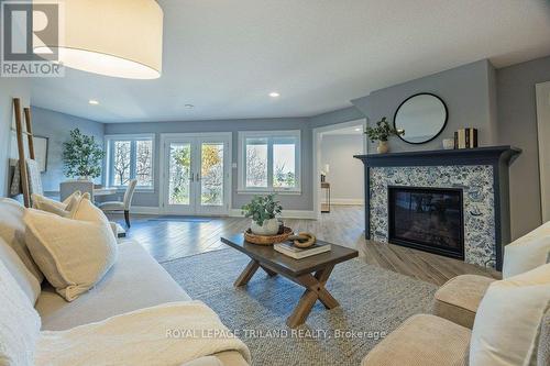 31 - 1710 Ironwood Drive, London, ON - Indoor Photo Showing Living Room With Fireplace