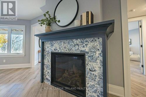 31 - 1710 Ironwood Drive, London, ON - Indoor Photo Showing Living Room With Fireplace