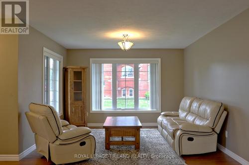 1052 Bay Street, Norfolk (Port Rowan), ON - Indoor Photo Showing Living Room