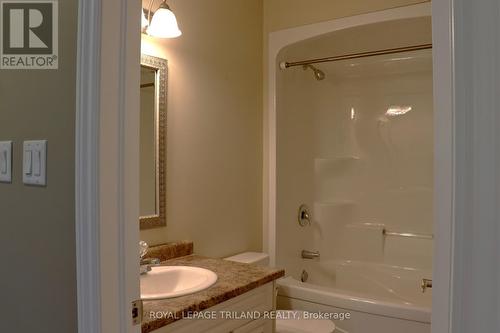 1052 Bay Street, Norfolk (Port Rowan), ON - Indoor Photo Showing Bathroom