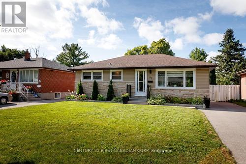 82 Queenston Crescent, London, ON - Outdoor With Facade