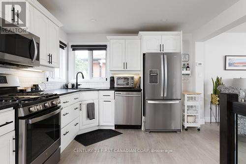 82 Queenston Crescent, London, ON - Indoor Photo Showing Kitchen With Stainless Steel Kitchen With Upgraded Kitchen