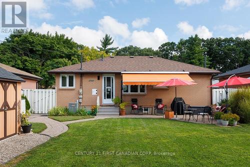 82 Queenston Crescent, London, ON - Outdoor