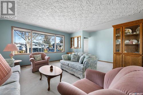 91 Mcnab Crescent, Regina, SK - Indoor Photo Showing Living Room