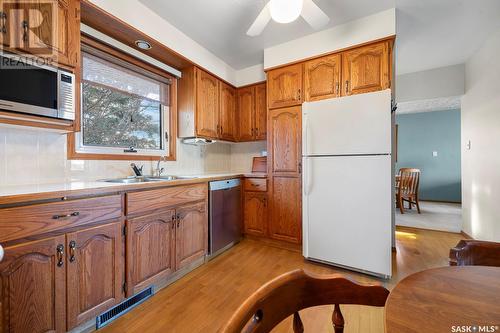 91 Mcnab Crescent, Regina, SK - Indoor Photo Showing Kitchen With Double Sink