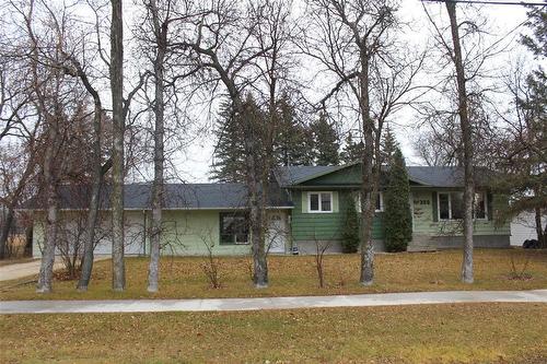 300 St Peter Street, Arborg, MB - Outdoor