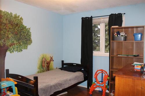 300 St Peter Street, Arborg, MB - Indoor Photo Showing Bedroom