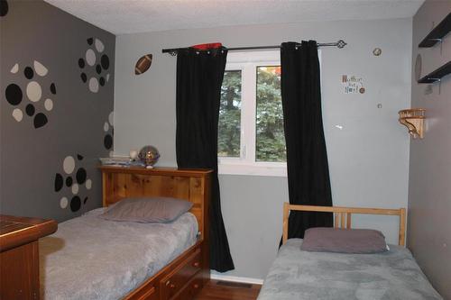 300 St Peter Street, Arborg, MB - Indoor Photo Showing Bedroom