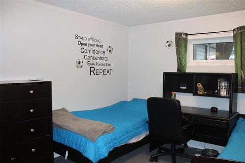 300 St Peter Street, Arborg, MB - Indoor Photo Showing Bedroom