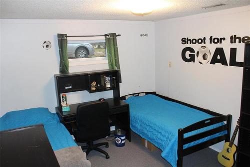 300 St Peter Street, Arborg, MB - Indoor Photo Showing Bedroom