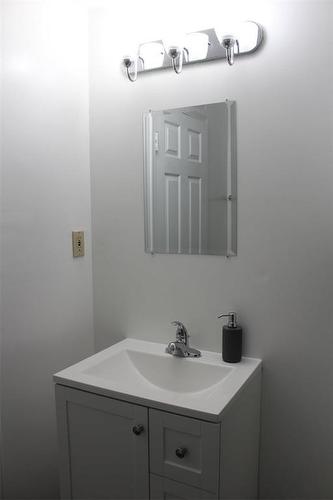 300 St Peter Street, Arborg, MB - Indoor Photo Showing Bathroom