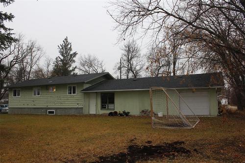 300 St Peter Street, Arborg, MB - Outdoor