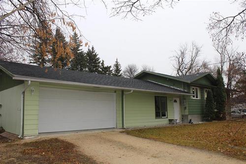 300 St Peter Street, Arborg, MB - Outdoor With Exterior